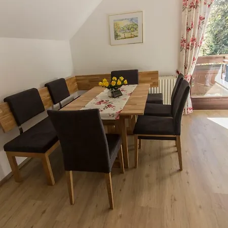 Claudia 芬斯特诺